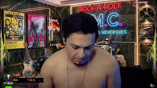 chino_roz Show in webcam