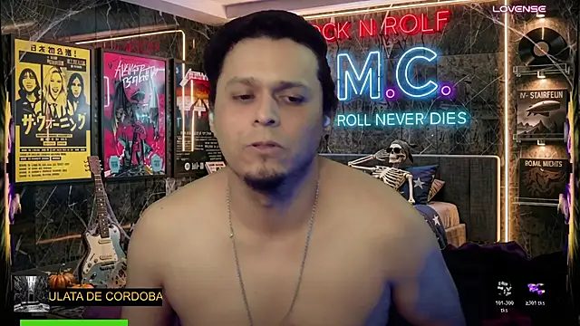 chino_roz Show in webcam