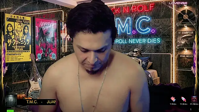 chino_roz Show in webcam