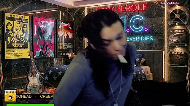 Pokazy przed kamerką – chino_roz
