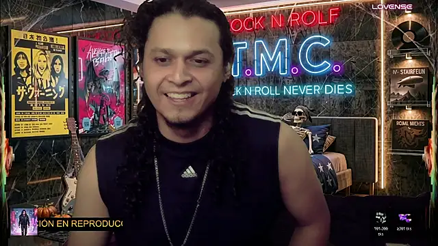 chino_roz Show in webcam