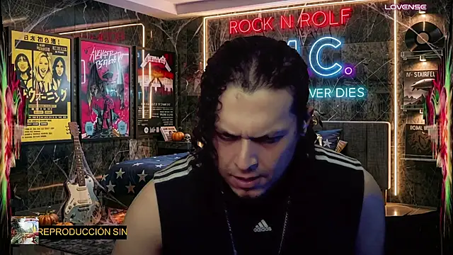 chino_roz Show in webcam