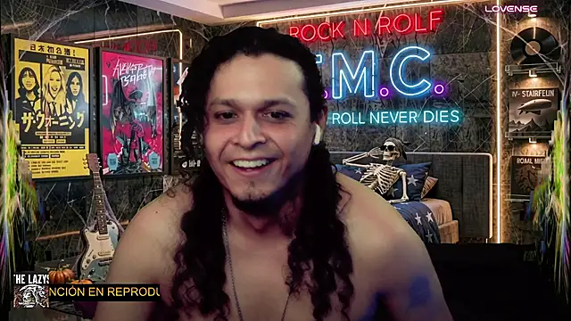 chino_roz Show in webcam