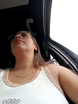 MariBelle1: διαδικτυακό σόου στην κάμερα