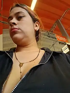 Show de MariBelle1 na webcam
