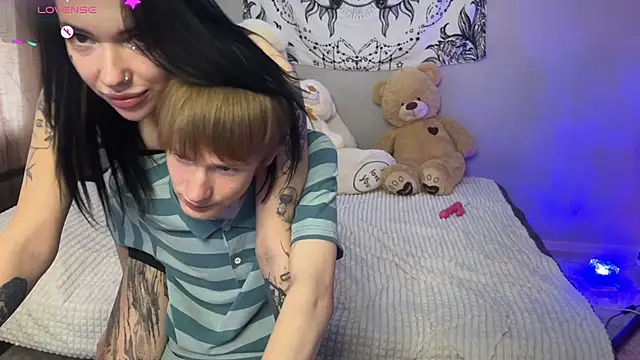 Laura_Key Pertunjukan Webcam