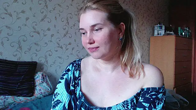 mmmPinUpGirl Show Webcam