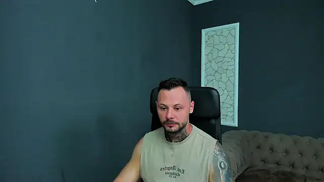 Show modela BrianHunts na web-kameri