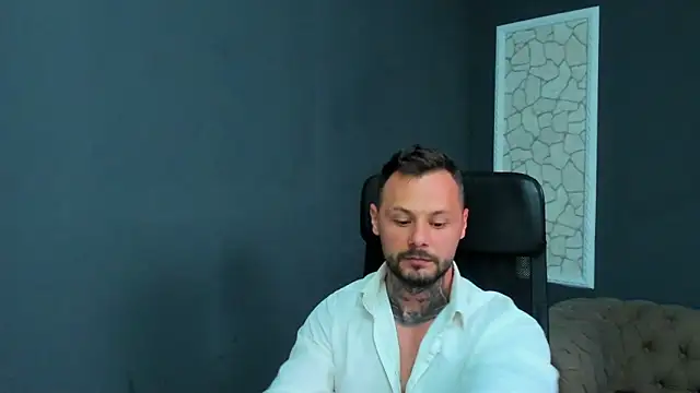Show modela BrianHunts na web-kameri