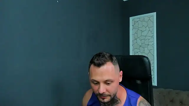 Show modela BrianHunts na web-kameri