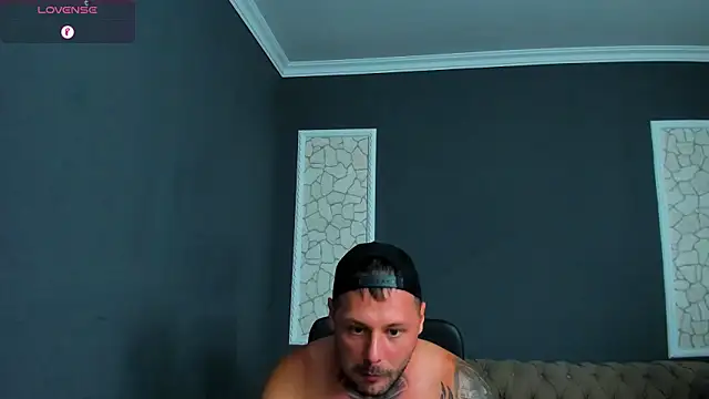 Show modela BrianHunts na web-kameri
