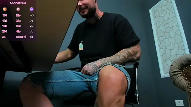 Show modela BrianHunts na web-kameri