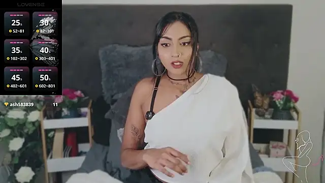 Delilah_Blazee Pertunjukan Webcam
