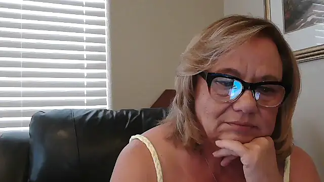BustyAnnie Show Webcam