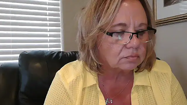 BustyAnnie live XXX chat
