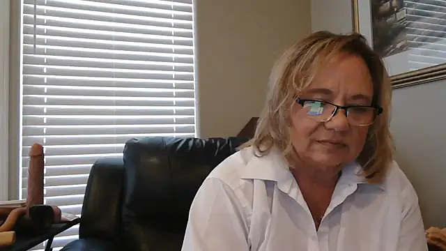 BustyAnnie: απευθείας συνομιλία ΧΧΧ
