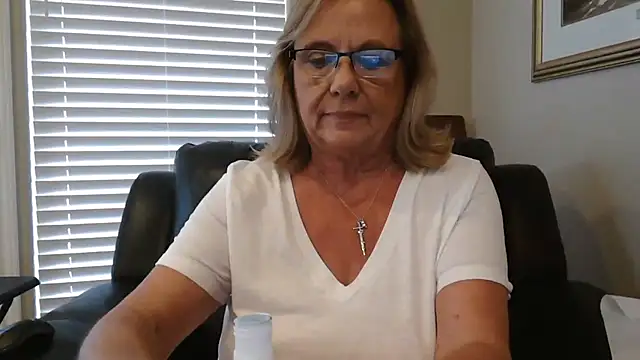 BustyAnnie: διαδικτυακό σόου στην κάμερα
