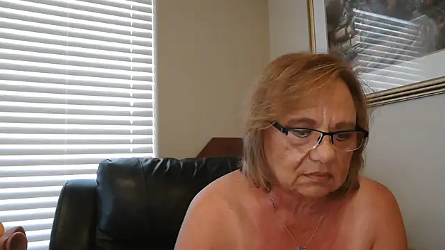 BustyAnnie's Live XXX Chat