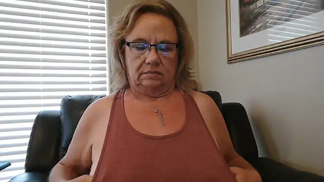 BustyAnnie webcam show