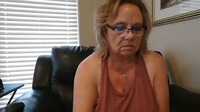 BustyAnnie Live XXX-chat