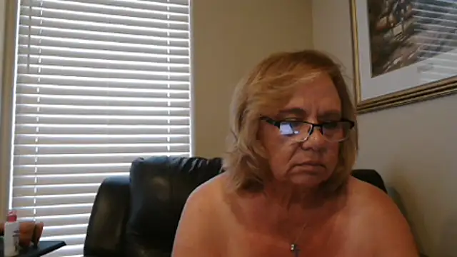 BustyAnnie Chat XXX in diretta