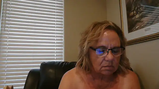 BustyAnnie's Live XXX Chat