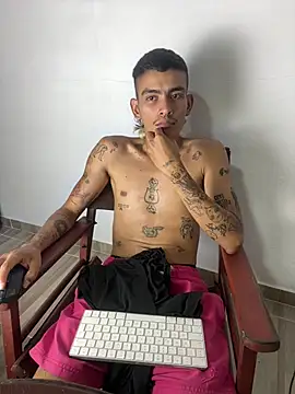 הופעת וובקאם של sorry-mom69