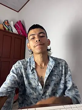 הופעת וובקאם של sorry-mom69
