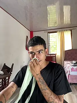 הופעת וובקאם של sorry-mom69