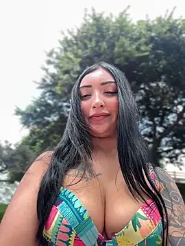 Kathy2026: διαδικτυακό σόου στην κάμερα