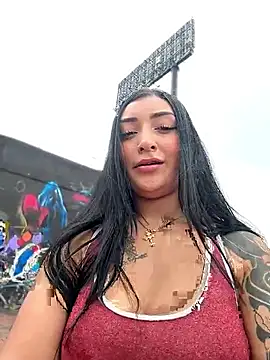 Kathy2026: διαδικτυακό σόου στην κάμερα