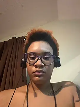 Онлайн чат nickytheehawtie