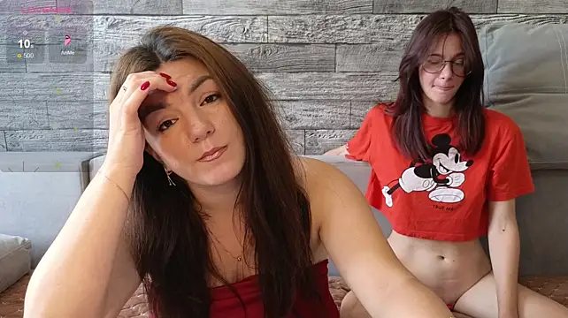 Vika_loves_you: διαδικτυακό σόου στην κάμερα