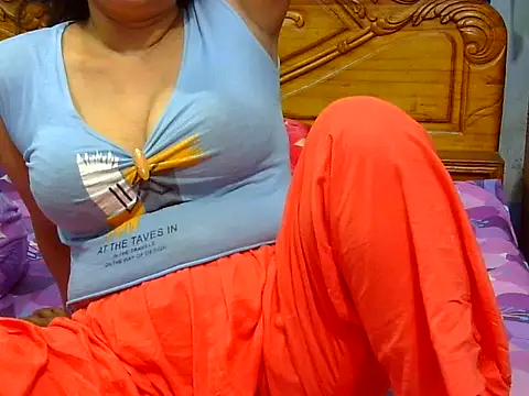 Horny_Doll24 Adlı Modelin Web Kamerası Şovu