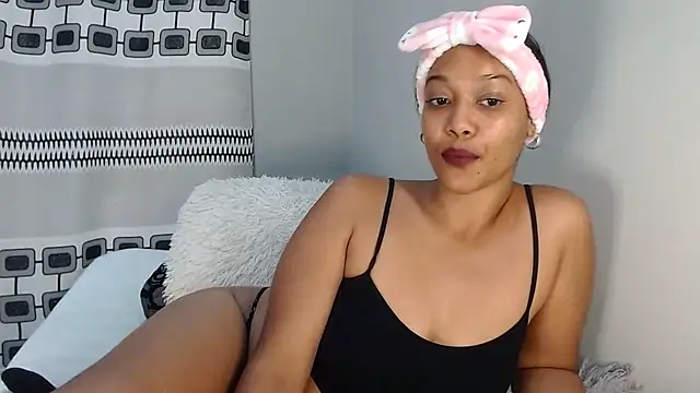 _MoniqueLovay_ Chat XXX in diretta