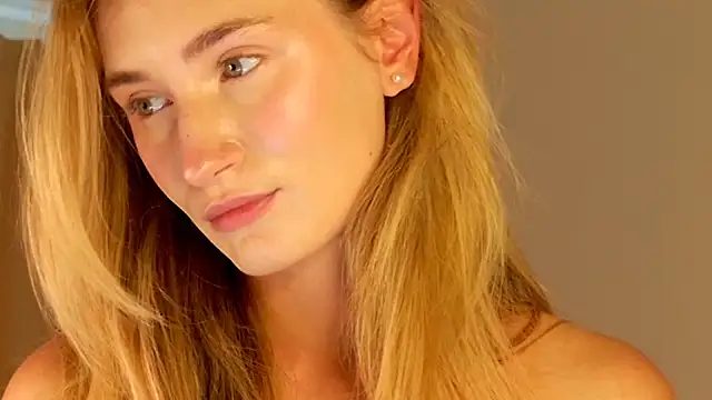 bella__rose Adlı Modelin Canlı XXX Sohbeti