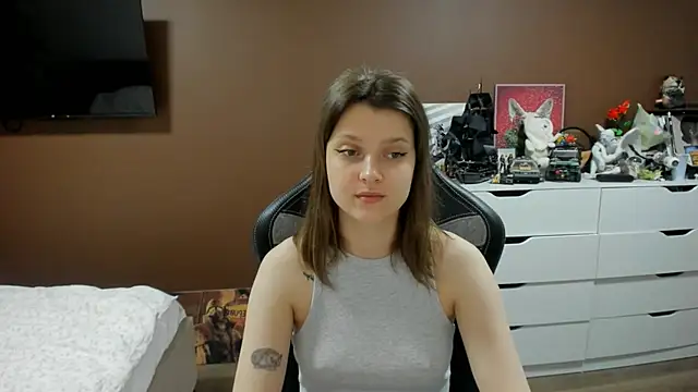 צ'אט XXX בשידור חי של SoniNesti