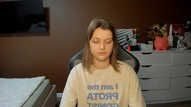 SoniNesti's Live XXX Chat