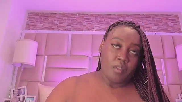 ShaniaBrownn 现场XXX聊天