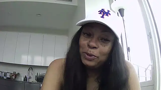 MSweetLindaParks: διαδικτυακό σόου στην κάμερα
