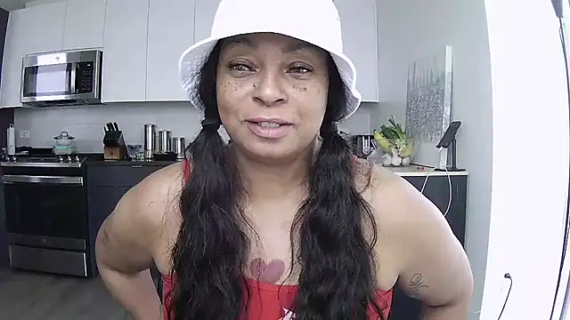 MSweetLindaParks: διαδικτυακό σόου στην κάμερα