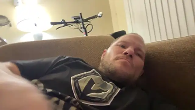 Alwayshard421 Show Webcam