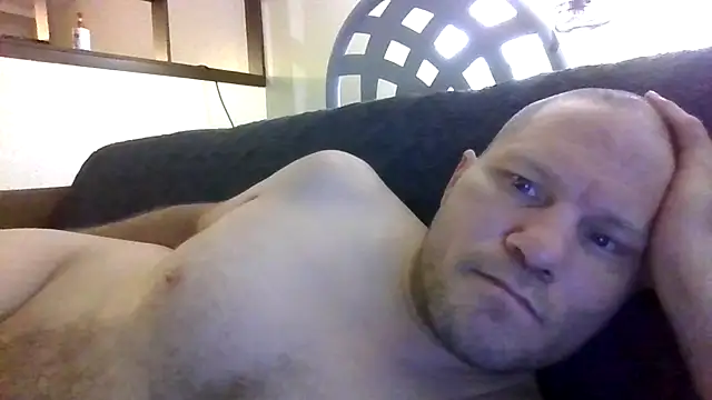 Alwayshard421 Show in webcam