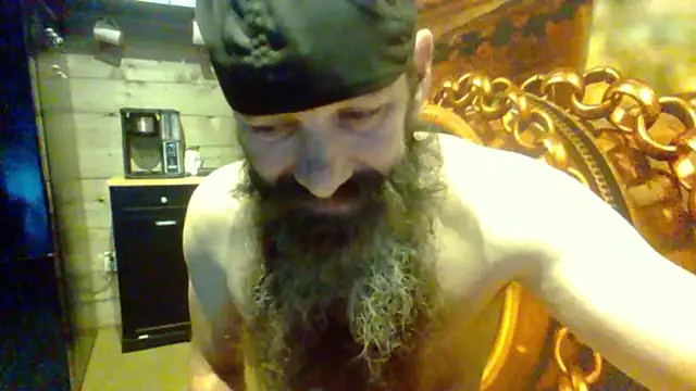 הופעת וובקאם של sit-on-my-beard