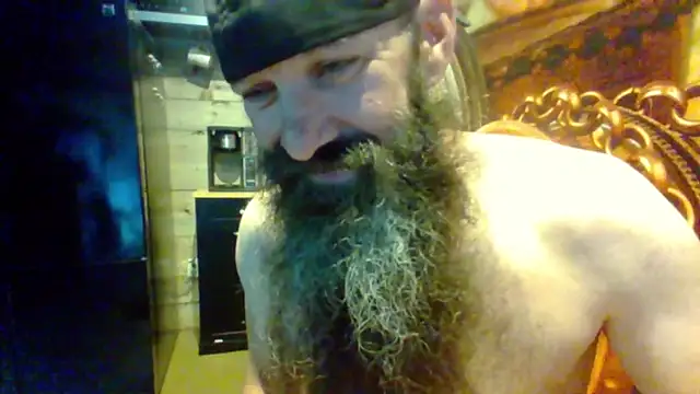 sit-on-my-beard Show in webcam
