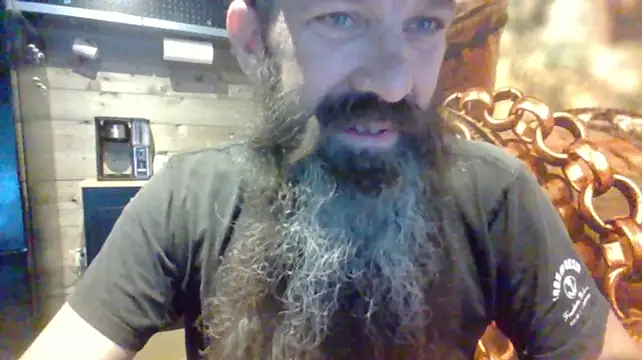 sit-on-my-beard webkamerás műsora