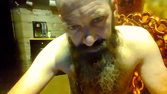 sit-on-my-beard: διαδικτυακό σόου στην κάμερα