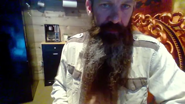 sit-on-my-beard Show in webcam
