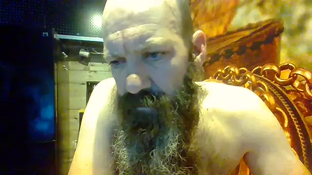 sit-on-my-beard: διαδικτυακό σόου στην κάμερα