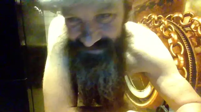 הופעת וובקאם של sit-on-my-beard